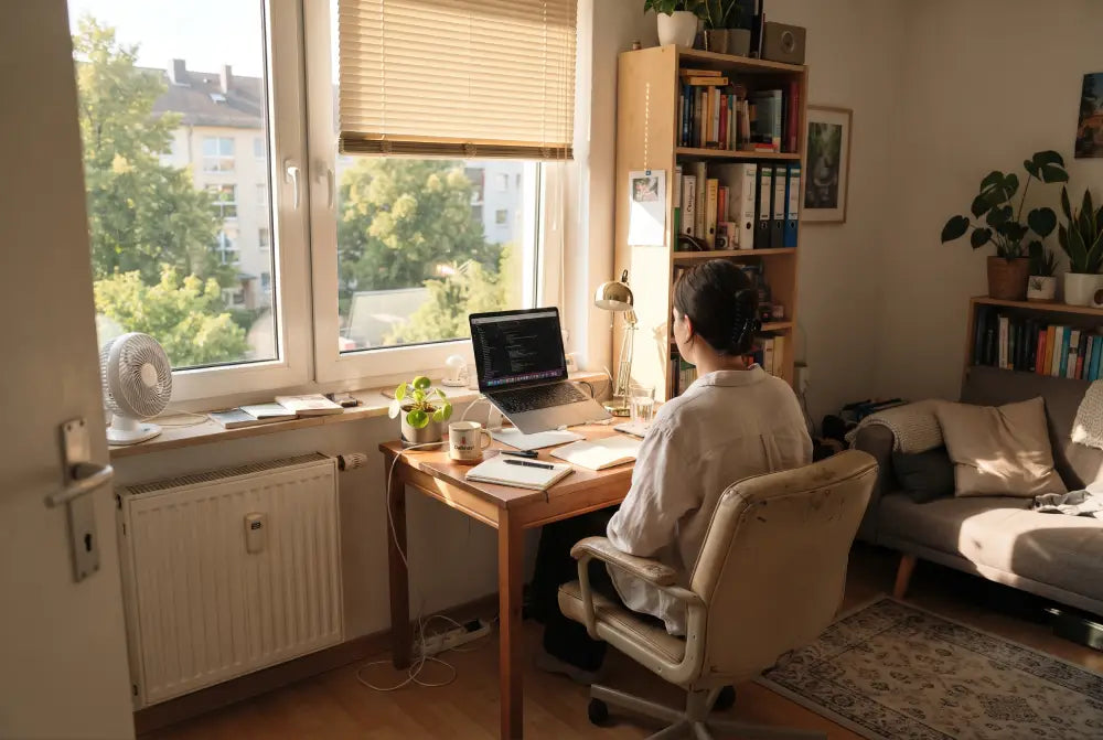 Kleine Mietwohnung im Sommer ohne Platz für große Klimaanlage