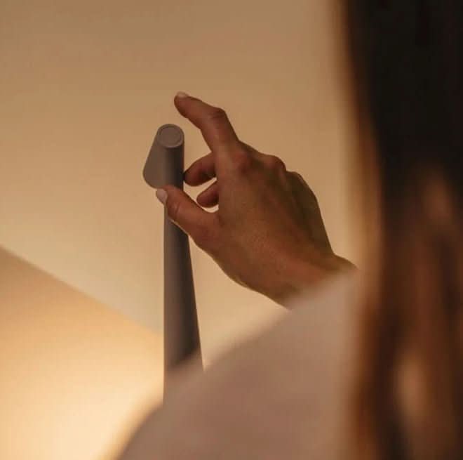 corlado | Wiederaufladbare tragbare LED-Tischlampe